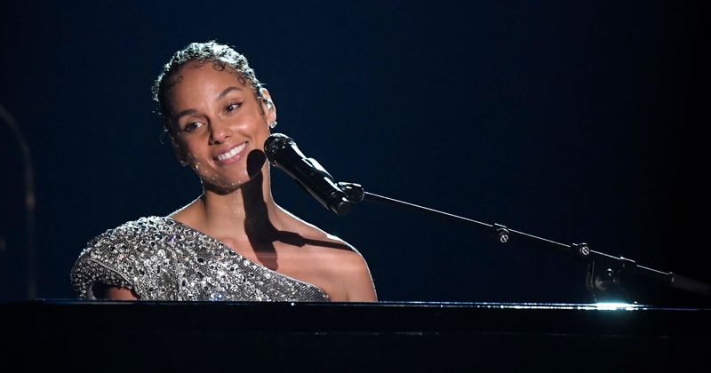'Alicia': Keys reclaims her movement, once downplayed as just 'makeup' but actually rooted in anger as a woman