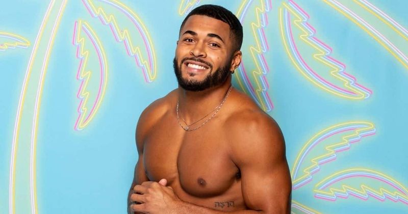 'Love Island': Johnny's dad reminds him of 'game plan', fans are certain he is on the show just for money
