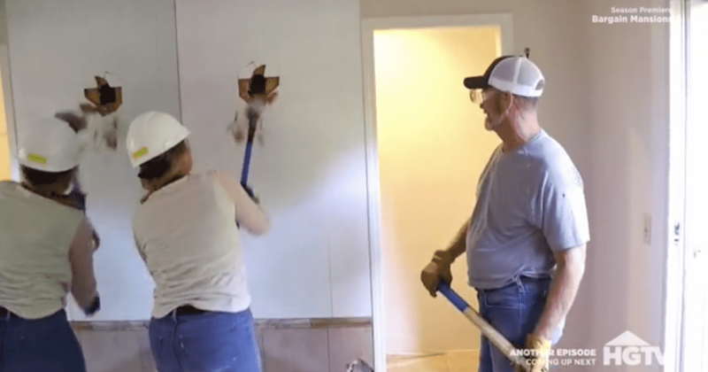 ‘Bargain Mansions': Tamara paints bedroom walls black, gives old and dilapidated house modern look with $120K