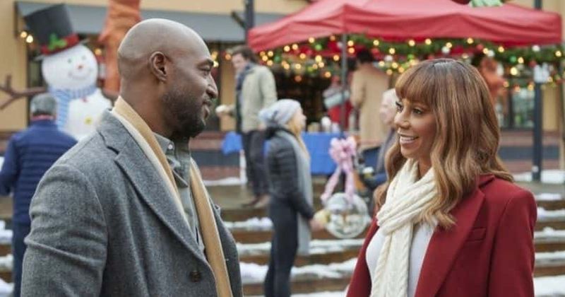 'The Christmas Doctor': Meet Holly Robinson Peete, Adrian Holmes and rest of the cast of Hallmark festive film