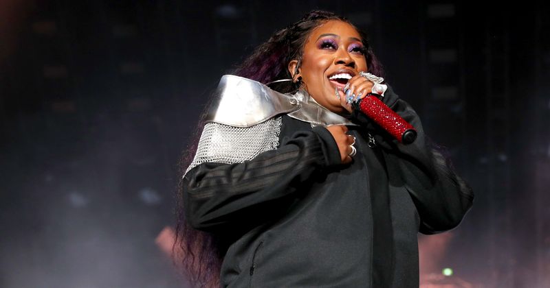 Missy Elliot pays for bride's wedding dress after she posts about financial struggle, Internet says 'bless you'
