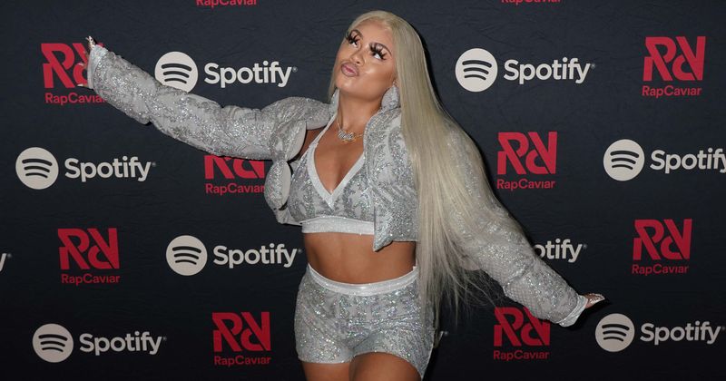 Mulatto slams Black business owner who accused her of stealing hair, dubs her 'clout chaser' in bizarre Twitter war