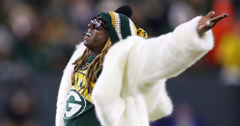 Lil Wayne's turkey giveaway for Thanksgiving slammed after he endorsed Trump: 'You sold your people out'