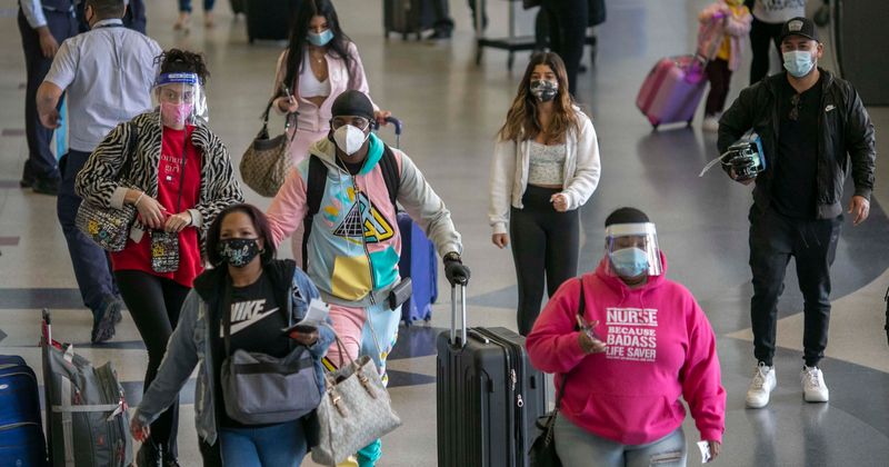 US to see ‘darkest days in modern medical history’ warn doctors as millions travel every day for Thanksgiving