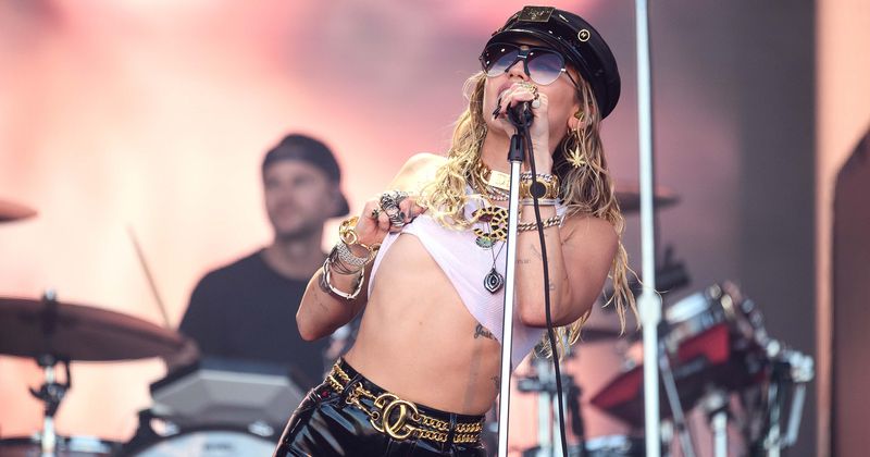 Miley Cyrus goes topless for Rolling Stone cover, Internet says 'childhood ruined' as Hannah Montana is 'naked'