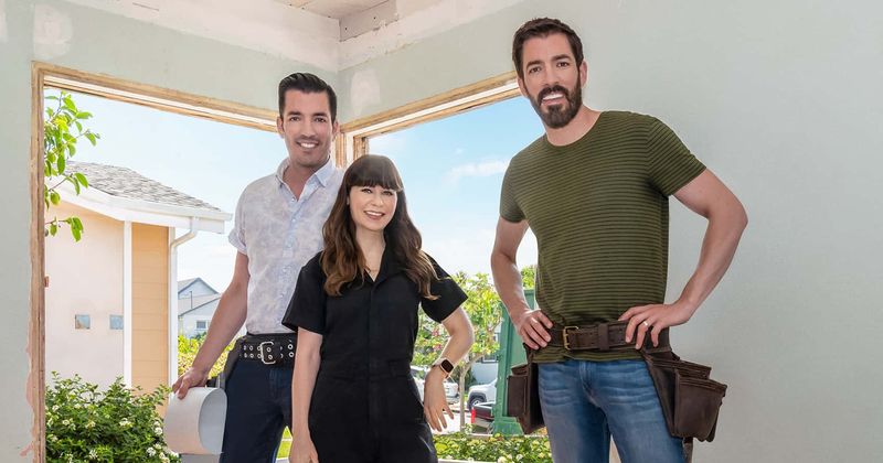 'Celebrity IOU': Jonathan and Drew Scott have the perfect tips to make your home LOOK bigger without BEING bigger
