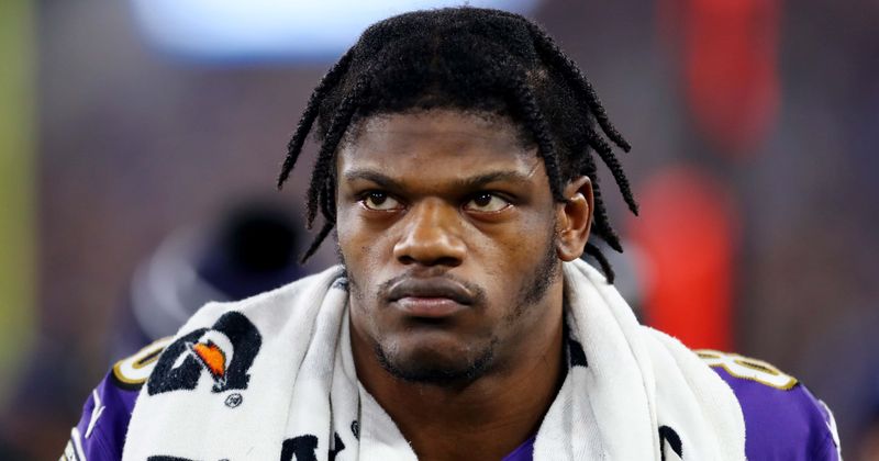 Is Lamar Jackson OK? Ravens QB throws touchdown after returning from 'cramps' break, fans say 'he went to poop'