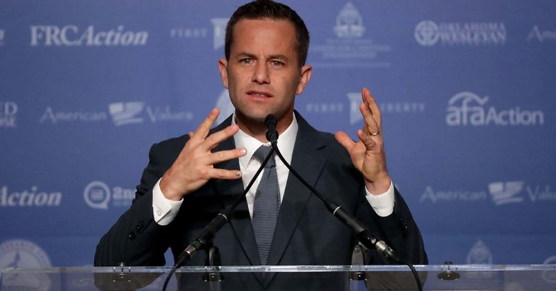 Kirk Cameron organizes another maskless carol protest outside California mall, Internet says 'double f**k you'