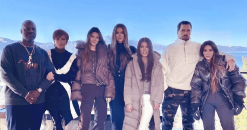 Was Kourtney photoshopped into Kim Kardashian's latest family pic? Internet says 'she looks like a hologram'