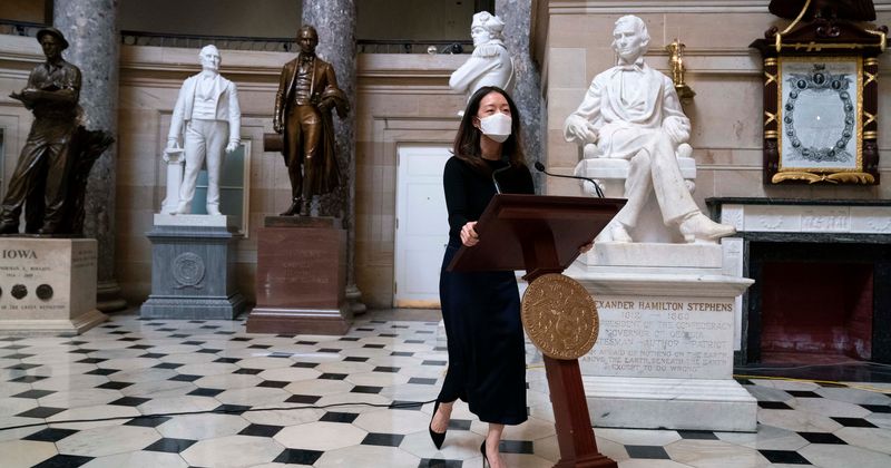 Speaker Nancy Pelosi’s lectern looted by Florida man returned and will be used to announce Trump’s impeachment