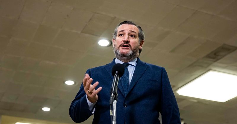 Ted Cruz calls neighbors 'a**holes' for leaking wife Heidi's texts, Internet asks him to 'look in the mirror'