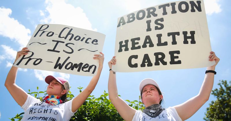 Will GOP Texas lawmaker's anti-abortion bill give death penalty to violators? Internet says 'rapists get less'