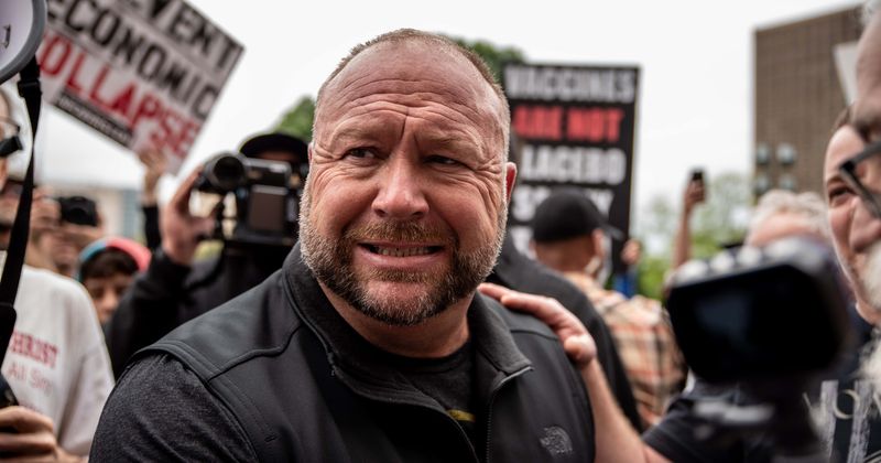 Did Alex Jones threaten to push pro-Trump political organizer off stage? Infowars founder denies allegations