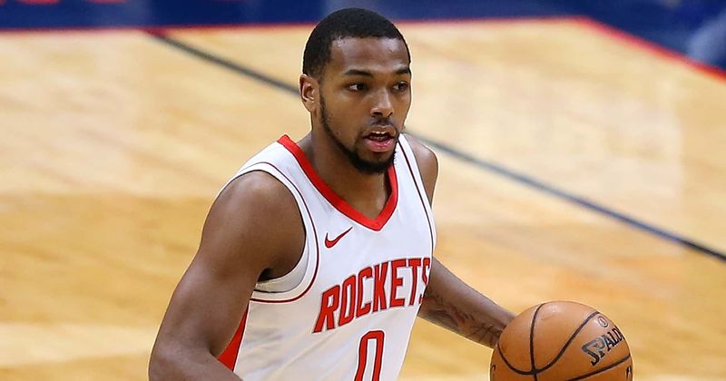 Sterling Brown attacked in Miami strip club's parking lot, bodycam footage shows NBA player covered in blood