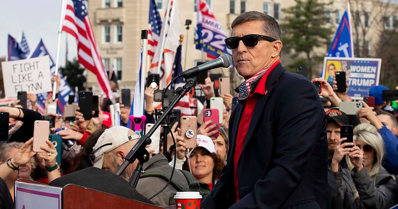 Michael Flynn mocked after he forgets Pledge of Allegiance at pro-Trump rally: 'Bet he knows Russian version'