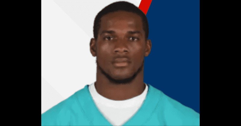 Mark Walton yells at Miami Pizza Hut staff, beats up cousin and asks cops if he can pee on himself in crazy clip