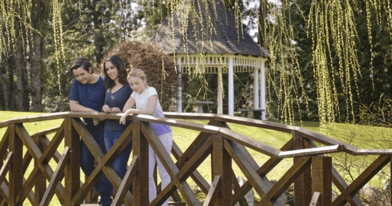 'Sweet Carolina' Full Cast List: Meet Lacey Chabert, Tyler Hynes, Teryl Rothery and rest of the cast of the Hallmark romance