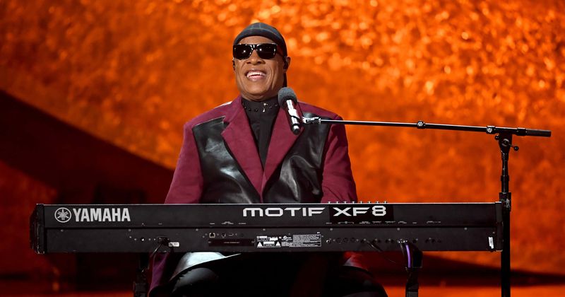 Is Stevie Wonder really blind? Truth behind rumors after singer caught mic stand dropped by Paul McCartney