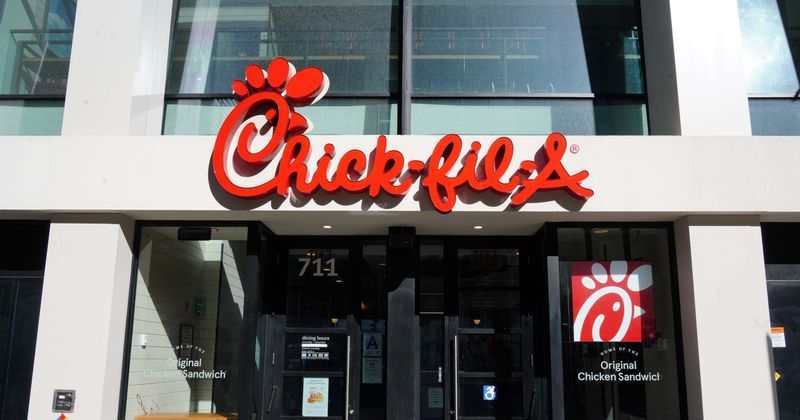 Chick-fil-A worker dumping many nuggets in trash in video sparks donation debate