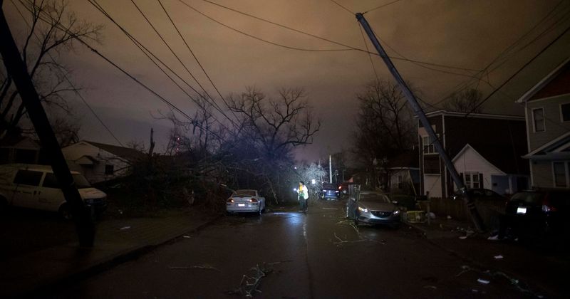 'Life-threatening' tornado rips through Woodridge, Internet shares shocking pics to show damage