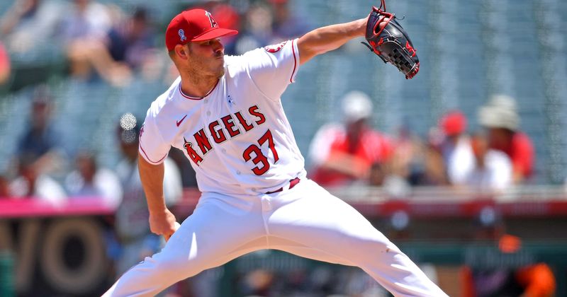 Is Dylan Bundy OK? Angels pitcher vomits on field and fans focus on Kevin Durant's reaction