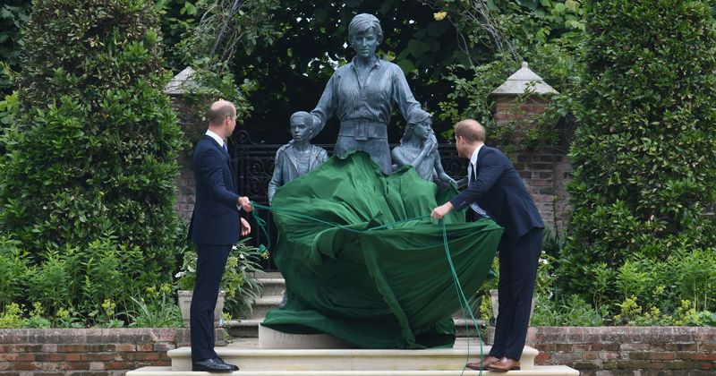 Diana's statue unveiling: Revamped 'Sunken Garden' debuts with 4,000 of princess' favorite flowers