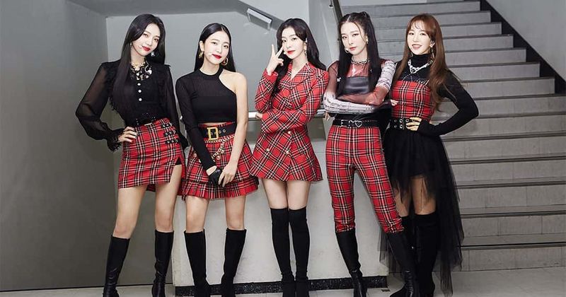 Red Velvet teases comeback with archive project, fans call them 'concept queens'