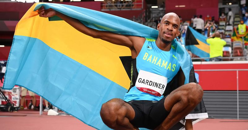Steven Gardiner wins gold in men's 400m, 'dominates' with clear lead