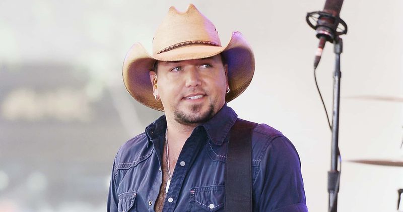 Jason Aldean praises anti-mask concertgoers but INSISTS fans are masked during meet-and-greet
