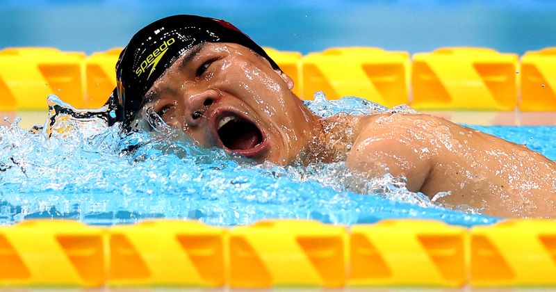 Zheng Tao: Armless swimmer who inspired French novel wins Tokyo 2020 gold