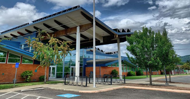 Lauren Pefferle: Oregon teacher comes to school in blackface to protest vaccines