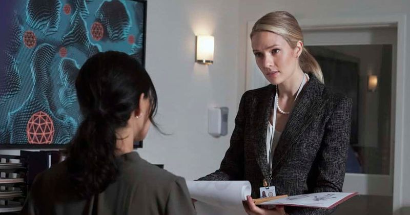 'NCIS: Hawai’i' Episode 1: Lucy and Kate kiss, fans say they 'knew there was tension'