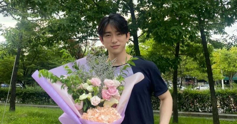 GOT7’s Jinyoung to play twin roles in ‘Christmas Carol’, fans say he has 'RANGE'