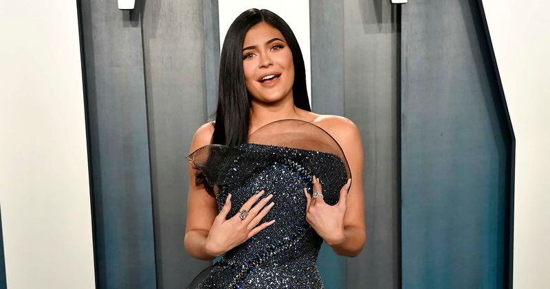 Pregnant Kylie Jenner poses NUDE and soaked in faux blood, fans call it 'disturbing'