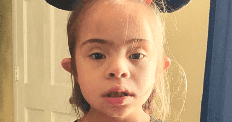 Sofia Steele: School ties mask to head of girl with Down Syndrome, 7, for SIX weeks