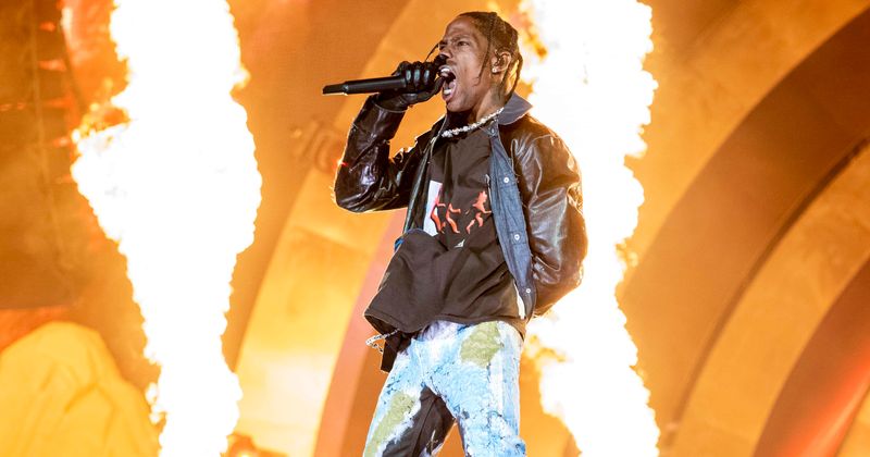 Travis Scott advirtió sobre el tamaño de la multitud de Astroworld del policía de Houston antes de la tragedia del festival.