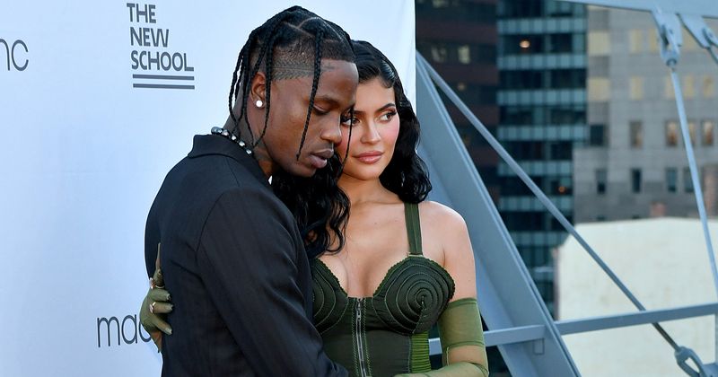 Kylie Jenner embarazada deja Houston con el favor de la noche una semana después de la tragedia de Astroworld