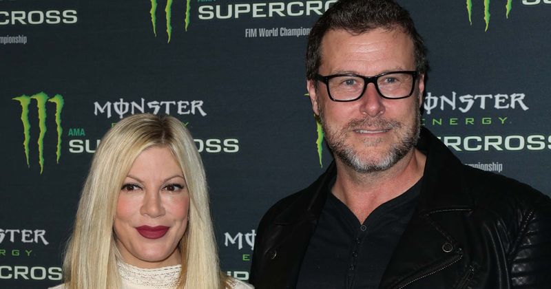 Have Tori Spelling and Dean McDermott split? Star posts family card without husband's pic