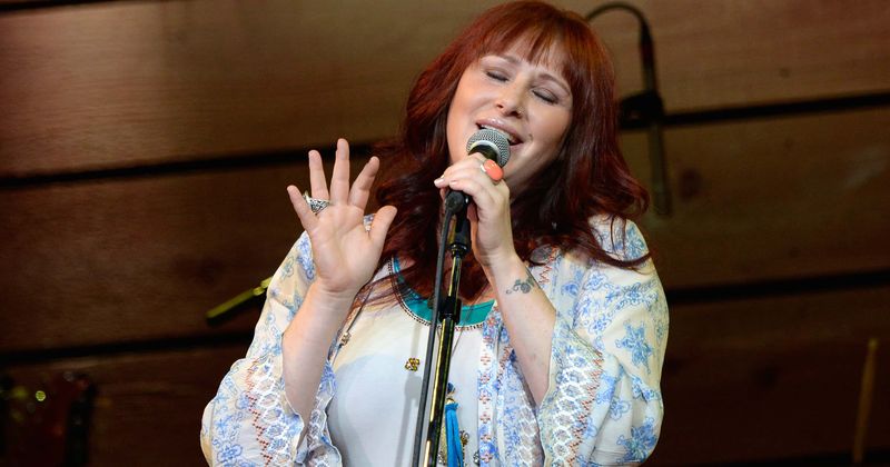 'F**k you': 80s star Tiffany loses it with audience during 'I Think We're Alone Now'