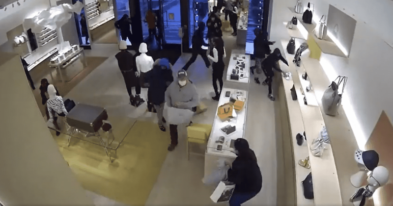 'ONLY 2 handbags': Robbers mocked as 14 men steal $120K-worth Louis Vuitton products