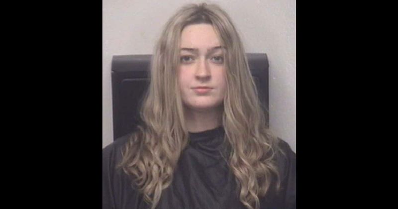 Emily Durden: Teacher, 19, held for sending sent explicit photos to 13-yr-old male students