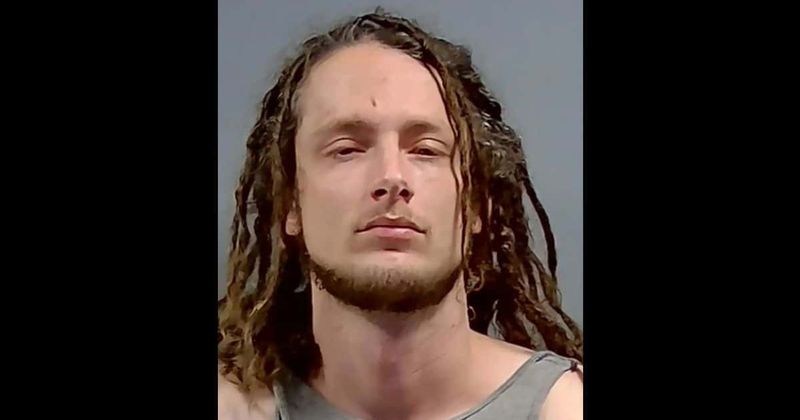 Robert Cota: hombre de Florida, de 31 años, detenido por 1.200 cargos de acoso sexual infantil e incesto