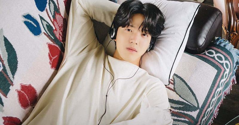 DAY6 Dowoon does taxes on VLive before joining army, fans joke he is 'adulting'