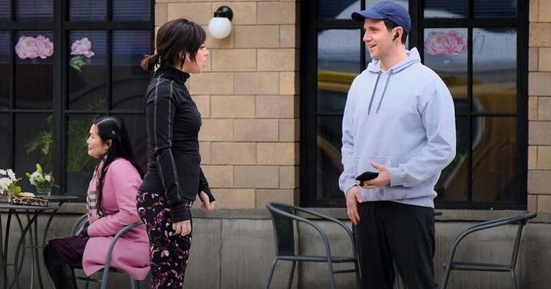 'Just One Kiss': 5 cosas que debes saber sobre Santino Fontana y el elenco de la comedia romántica Hallmark