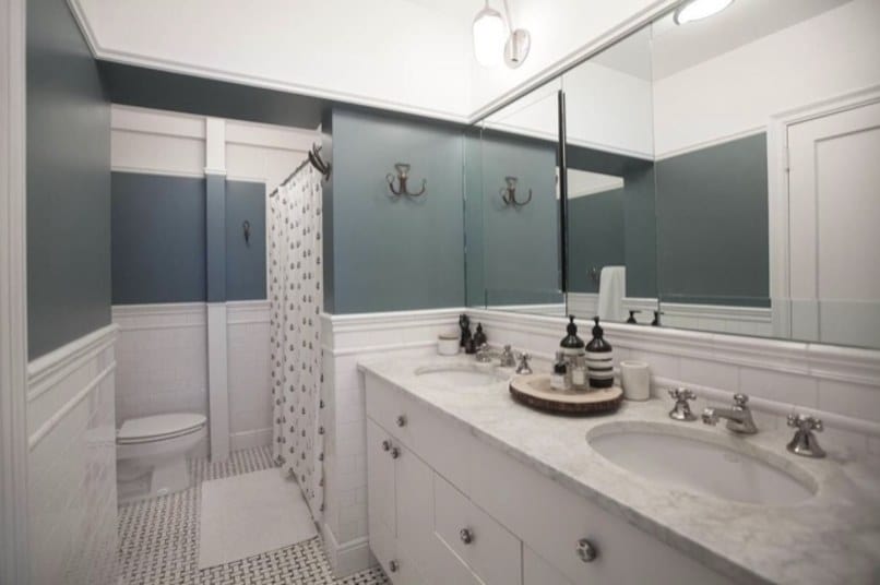 Amenities in the building include a live-in super, a gym, a laundry room, and bike storage.