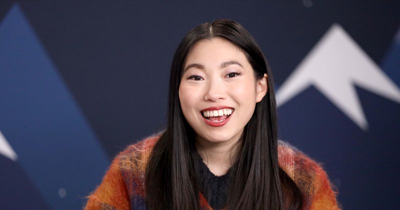 
                            
                            
                            
                            Globos de Oro 2020: Awkwafina hace historia con la victoria de la actriz principal por 'The Farewell' y los fanáticos están extasiados