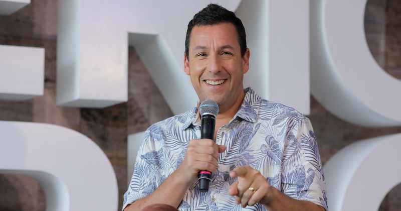 
                            
                            
                            
                            Netflix celebra las '2 mil millones de horas' de Adam Sandler al extender su acuerdo con la estrella de la comedia de cuatro películas