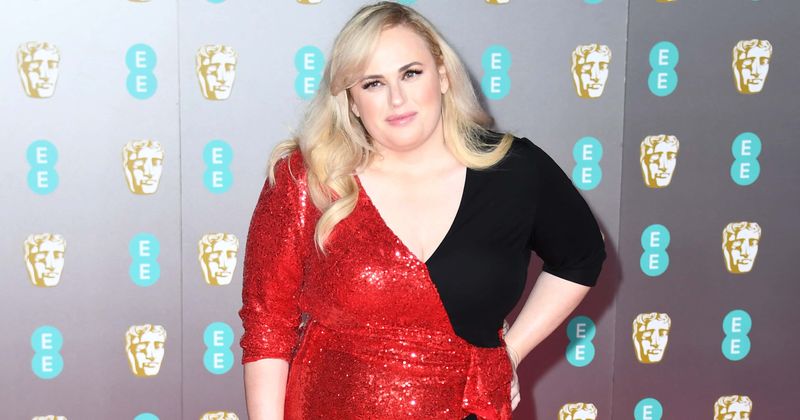 
                            
                            
                            
                            BAFTA 2020: Rebel Wilson le da una oportunidad a 'Cats', dice que viene de su funeral 