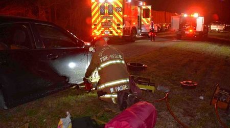 South Carolina woman uses toes to dial 911 after both her hands are crushed while changing flat tire