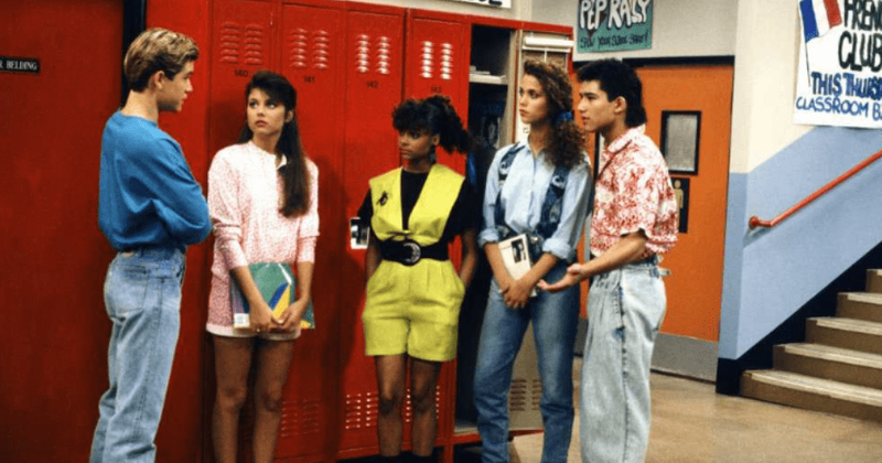 Saved By The Bell S Mark Paul Gosselaar Reminisces Filming In Hawaii Confirms The Mother Of Zack S Children Meaww